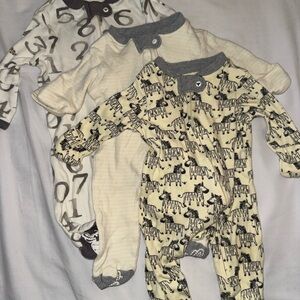 3 Burt’s bees newborn onsie bundle